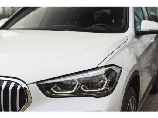 BMW X1 sDrive20i High Executive xLine Automaat / Panoramadak / Trekhaak / Sportstoelen / Achteruitrijcam... ActivLease financial lease