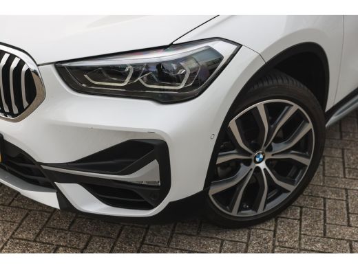 BMW X1 sDrive20i High Executive xLine Automaat / Panoramadak / Trekhaak / Sportstoelen / Achteruitrijcam... ActivLease financial lease