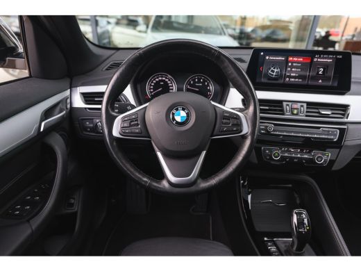 BMW X1 sDrive20i High Executive xLine Automaat / Panoramadak / Trekhaak / Sportstoelen / Achteruitrijcam... ActivLease financial lease
