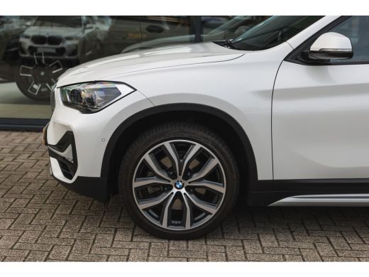BMW X1 sDrive20i High Executive xLine Automaat / Panoramadak / Trekhaak / Sportstoelen / Achteruitrijcam... ActivLease financial lease