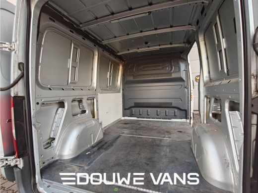 Mercedes-Benz Sprinter 314 H1 Automaat Distronic LED MBUX Navi Geveerde Stoel ActivLease financial lease