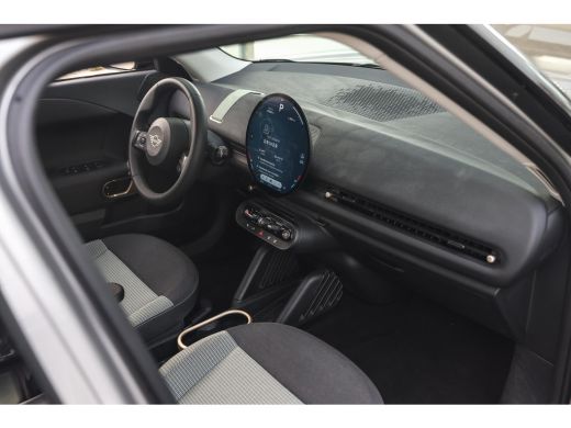 Mini Aceman SE / Essential / LED / Parking Assistant / 18" Night Flash Spoke Grey ActivLease financial lease