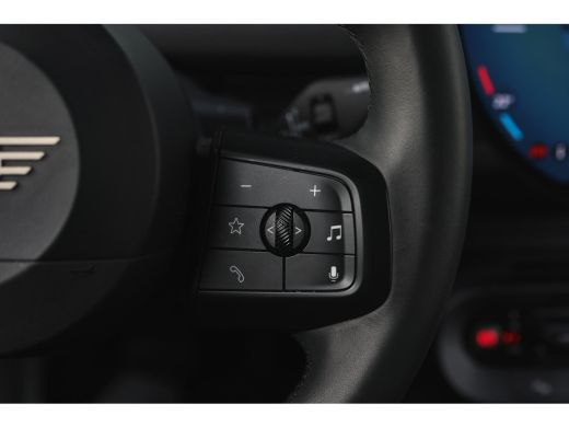 Mini Aceman SE / Essential / LED / Parking Assistant / 18" Night Flash Spoke Grey ActivLease financial lease