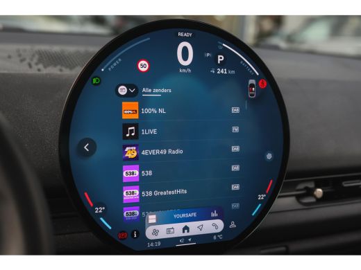 Mini Aceman SE / Essential / LED / Parking Assistant / 18" Night Flash Spoke Grey ActivLease financial lease