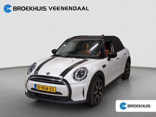 Mini Cooper 1.5 Camden Edition | Panoramadak | Leder | Camera | Cruise Control