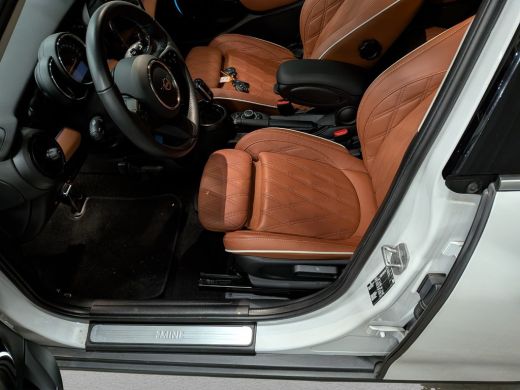 Mini Cooper 1.5 Camden Edition | Panoramadak | Leder | Camera | Cruise Control ActivLease financial lease