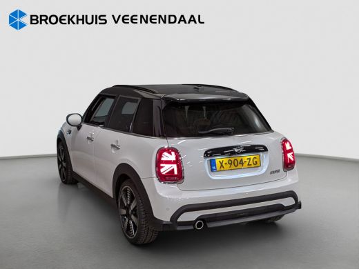 Mini Cooper 1.5 Camden Edition | Panoramadak | Leder | Camera | Cruise Control ActivLease financial lease