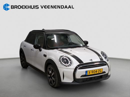 Mini Cooper 1.5 Camden Edition | Panoramadak | Leder | Camera | Cruise Control ActivLease financial lease