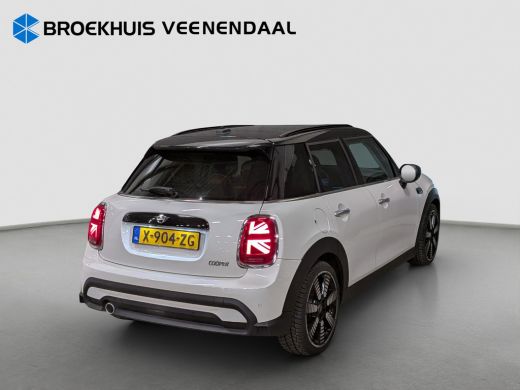 Mini Cooper 1.5 Camden Edition | Panoramadak | Leder | Camera | Cruise Control ActivLease financial lease