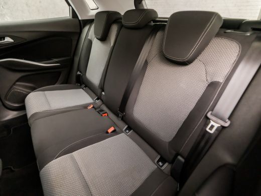 Opel Grandland X 1.2 Turbo Sport Automaat (APPLE CARPLAY, GROOT NAVI, LM VELGEN, SPORTSTOELEN, LED KOPLAMPEN, PARK... ActivLease financial lease