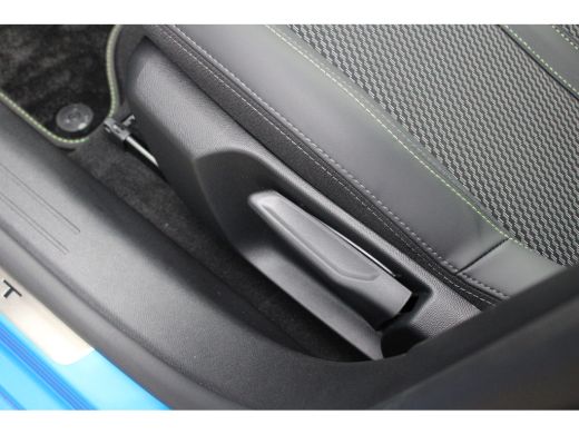 Peugeot 208 Hybrid 100 e-DCS6 GT | Automaat | Navi by app | Apple carplay | Camera | Full LED | 10.000km | ActivLease financial lease