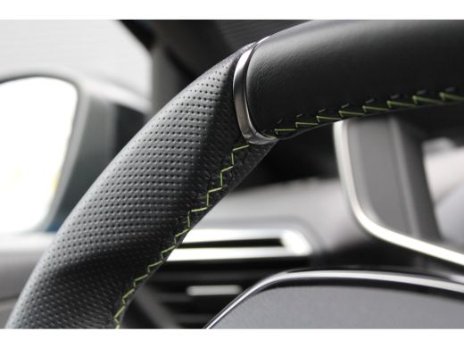 Peugeot 208 Hybrid 100 e-DCS6 GT | Automaat | Navi by app | Apple carplay | Camera | Full LED | 10.000km | ActivLease financial lease