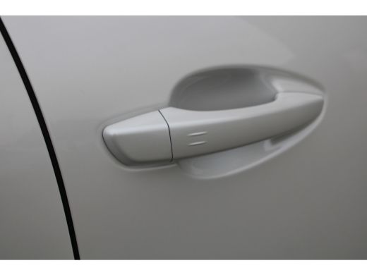 Peugeot 3008 1.2 PureTech GT | Navigatie | Camera | Focal | Black Pack | Parelmoer | Trekhaak | Elektrische ac... ActivLease financial lease