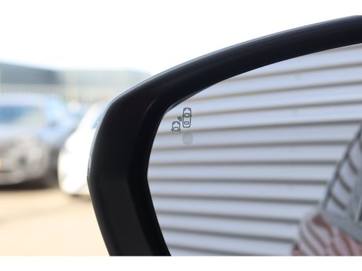 Peugeot 5008 1.2 PURETECH 130PK 7-ZITS ALLURE PACK AUTOMAAT / NAVI / LEDER / CLIMA / PDC / 18" LMV / CAMERA / ... ActivLease financial lease