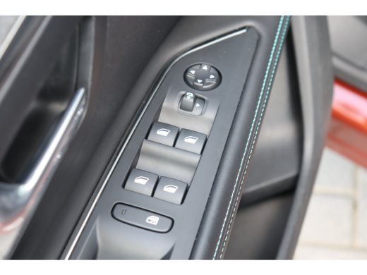 Peugeot 5008 1.2 PURETECH 130PK 7-ZITS ALLURE PACK AUTOMAAT / NAVI / LEDER / CLIMA / PDC / 18" LMV / CAMERA / ... ActivLease financial lease