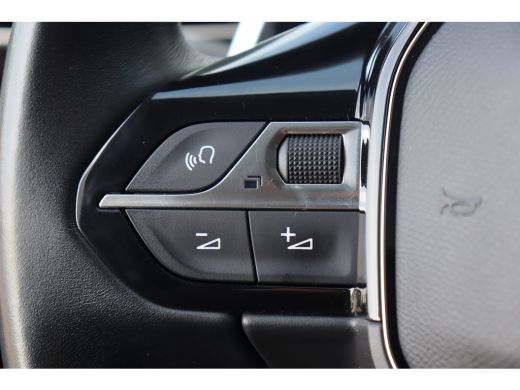 Peugeot 5008 1.2 PURETECH 130PK 7-ZITS ALLURE PACK AUTOMAAT / NAVI / LEDER / CLIMA / PDC / 18" LMV / CAMERA / ... ActivLease financial lease