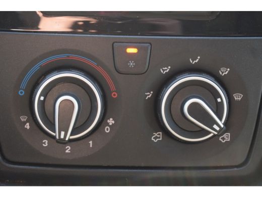 Peugeot Boxer 335 2.2 HDI L4 BAKWAGEN DAKSPOILER NAVI DAB CRUISE ActivLease financial lease