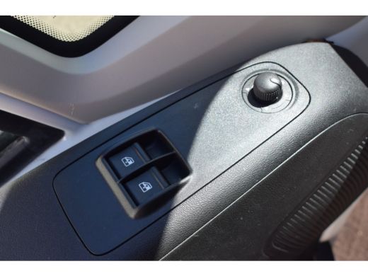 Peugeot Boxer 335 2.2 HDI L4 BAKWAGEN DAKSPOILER NAVI DAB CRUISE ActivLease financial lease