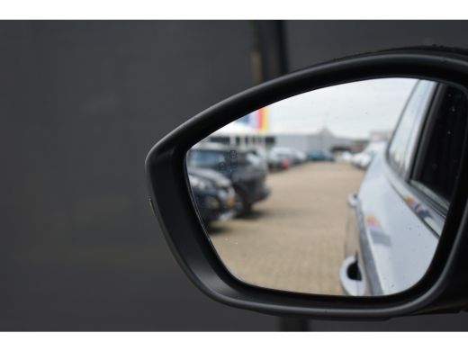 Peugeot e-2008 EV GT 50 kWh 3 Fase | Schuif-/Kanteldak | Stoelverwarming | Alcantara | Achteruitrijcamera | Voor... ActivLease financial lease