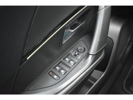 Peugeot e-2008 EV GT 50 kWh 3 Fase | Schuif-/Kanteldak | Stoelverwarming | Alcantara | Achteruitrijcamera | Voor... ActivLease financial lease