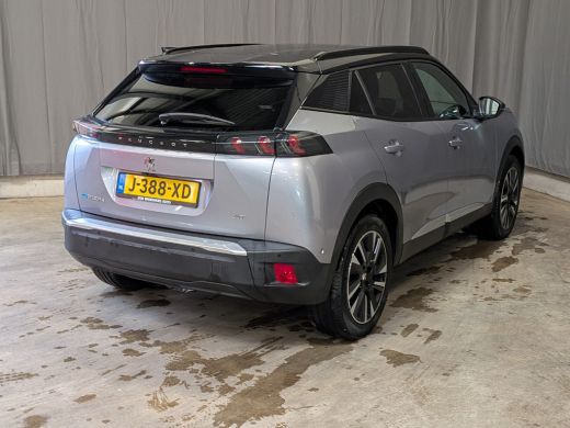 Peugeot e-2008 EV GT 50 kWh 3 Fase | Schuif-/Kanteldak | Stoelverwarming | Alcantara | Achteruitrijcamera | Voor... ActivLease financial lease