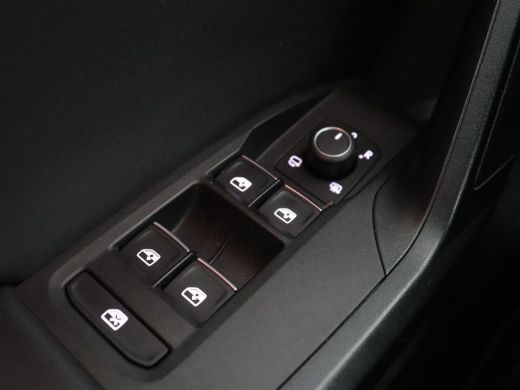 Seat Leon 1.5 eTSI FR Launch Edition | Carplay | Adaptive cruise | Sfeerverlichting | Navigatie | Full LED ... ActivLease financial lease