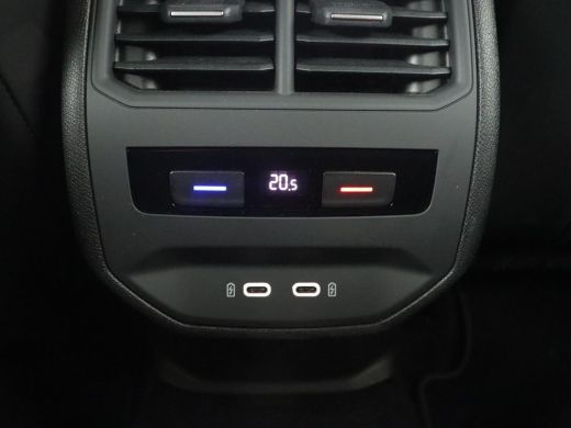 Seat Leon 1.5 eTSI FR Launch Edition | Carplay | Adaptive cruise | Sfeerverlichting | Navigatie | Full LED ... ActivLease financial lease