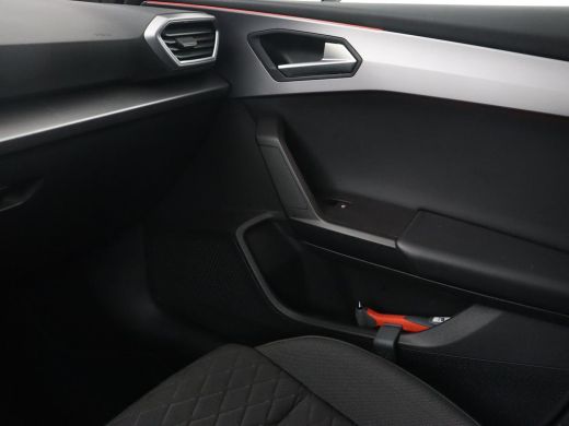 Seat Leon 1.5 eTSI FR Launch Edition | Carplay | Adaptive cruise | Sfeerverlichting | Navigatie | Full LED ... ActivLease financial lease