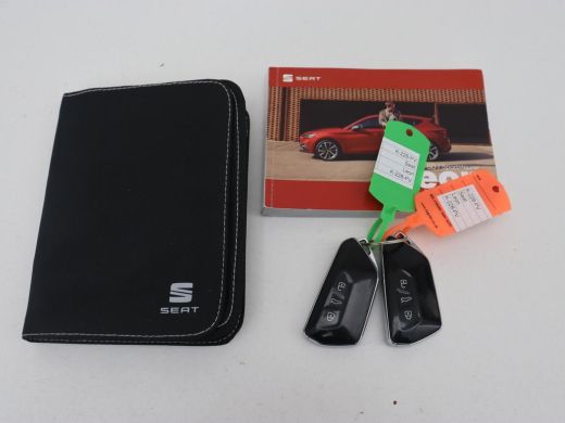 Seat Leon 1.5 eTSI FR Launch Edition | Carplay | Adaptive cruise | Sfeerverlichting | Navigatie | Full LED ... ActivLease financial lease