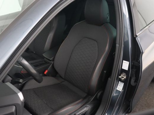 Seat Leon 1.5 eTSI FR Launch Edition | Carplay | Adaptive cruise | Sfeerverlichting | Navigatie | Full LED ... ActivLease financial lease