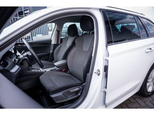 Skoda Octavia Combi 1.0 e-TSI Business Edition | Cruise control | Trekhaak uitklapbaar | Voorstoelen verwarmd ActivLease financial lease