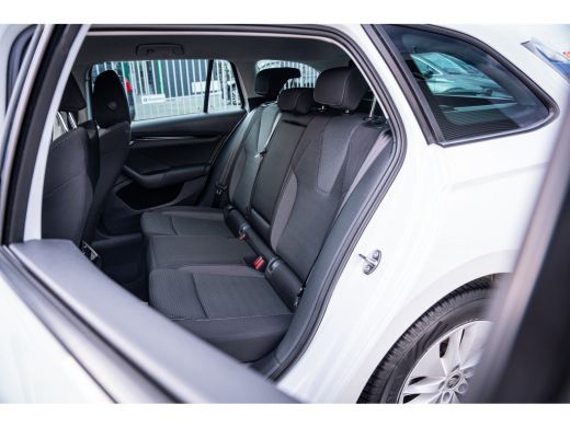 Skoda Octavia Combi 1.0 e-TSI Business Edition | Cruise control | Trekhaak uitklapbaar | Voorstoelen verwarmd ActivLease financial lease