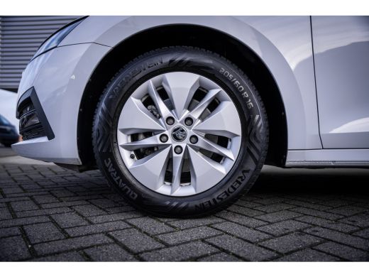 Skoda Octavia Combi 1.0 e-TSI Business Edition | Cruise control | Trekhaak uitklapbaar | Voorstoelen verwarmd ActivLease financial lease