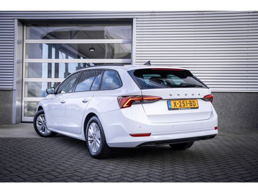 Skoda Octavia Combi 1.0 e-TSI Business Edition | Cruise control | Trekhaak uitklapbaar | Voorstoelen verwarmd ActivLease financial lease