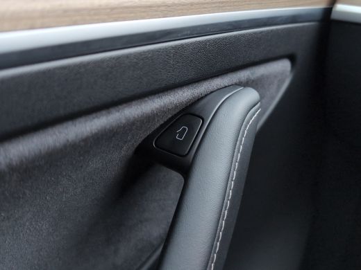 Tesla Model Y Long Range AWD 75 kWh | 1e eig. | Org. NL | Pano | Adap. Cruise | Trekhaak | Navigatie ActivLease financial lease