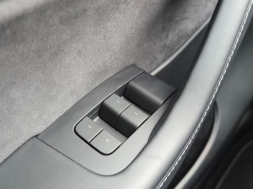 Tesla Model Y Long Range AWD 75 kWh | 1e eig. | Org. NL | Pano | Adap. Cruise | Trekhaak | Navigatie ActivLease financial lease