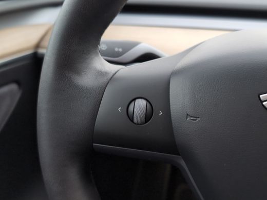 Tesla Model Y Long Range AWD 75 kWh | 1e eig. | Org. NL | Pano | Adap. Cruise | Trekhaak | Navigatie ActivLease financial lease