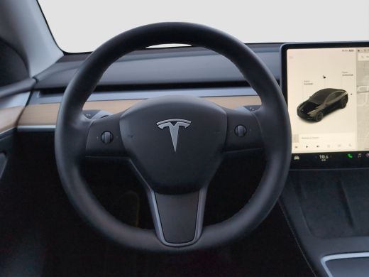 Tesla Model Y Long Range AWD 75 kWh | 1e eig. | Org. NL | Pano | Adap. Cruise | Trekhaak | Navigatie ActivLease financial lease