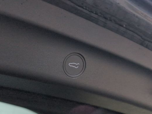 Tesla Model Y Long Range AWD 75 kWh | 1e eig. | Org. NL | Pano | Adap. Cruise | Trekhaak | Navigatie ActivLease financial lease