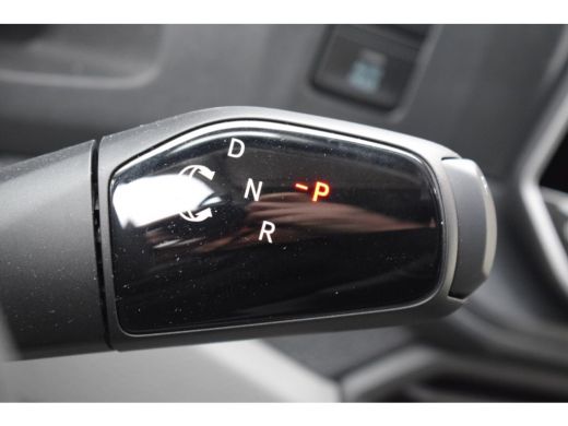 Volkswagen Crafter 2.0 TDI L3H3 Highline MY25 AUTOMAAT LED TREKHAAK GEVEERDE STOEL ActivLease financial lease