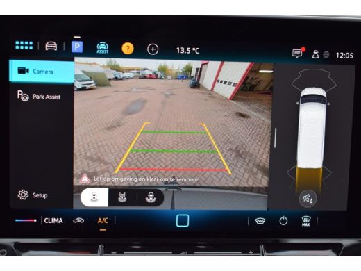 Volkswagen Crafter 2.0 TDI L3H3 Highline MY25 AUTOMAAT LED TREKHAAK GEVEERDE STOEL ActivLease financial lease