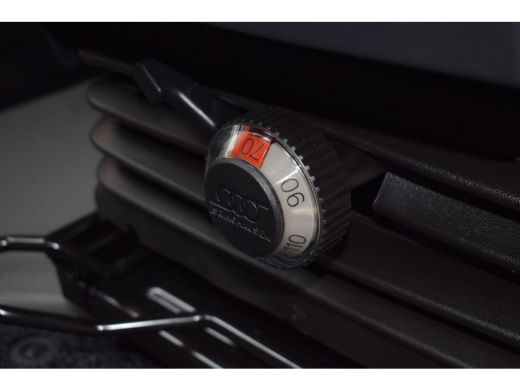 Volkswagen Crafter 2.0 TDI L3H3 Highline MY25 AUTOMAAT LED TREKHAAK GEVEERDE STOEL ActivLease financial lease