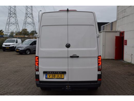 Volkswagen Crafter 2.0 TDI L3H3 Highline MY25 AUTOMAAT LED TREKHAAK GEVEERDE STOEL ActivLease financial lease
