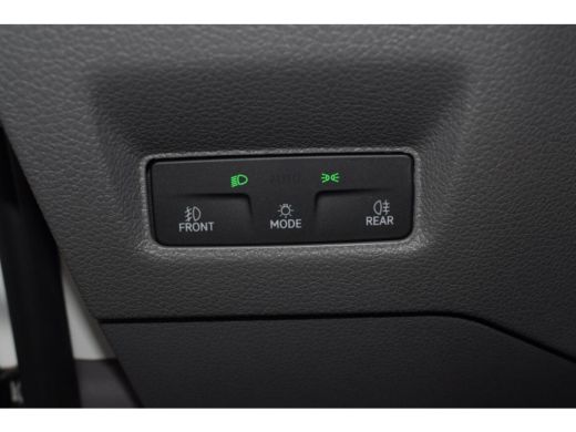 Volkswagen Crafter 2.0 TDI L3H3 Highline MY25 AUTOMAAT LED TREKHAAK GEVEERDE STOEL ActivLease financial lease