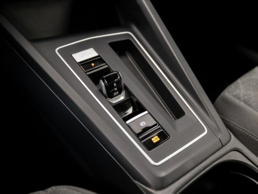 Volkswagen Golf 1.0 eTSI Sport Automaat (VIRTUAL COCKPIT, APPLE CARPLAY, GROOT NAVI, SFEERVERLICHTING,  KEYLESS, ... ActivLease financial lease