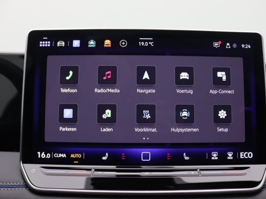 Volkswagen Tiguan 1.5 eHybrid R-Line Edition 272PK DSG Pano-Schuifdak, Black Style, Achteruitrijcamera, Trekhaak, 2... ActivLease financial lease