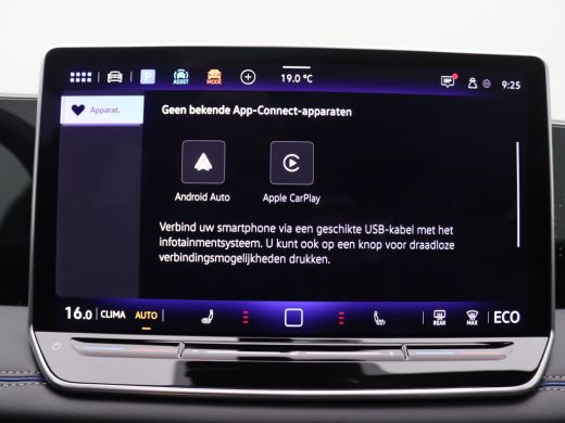 Volkswagen Tiguan 1.5 eHybrid R-Line Edition 272PK DSG Pano-Schuifdak, Black Style, Achteruitrijcamera, Trekhaak, 2... ActivLease financial lease