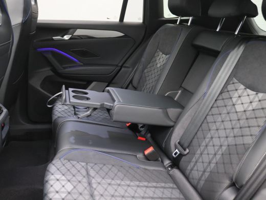 Volkswagen Tiguan 1.5 eHybrid R-Line Edition 272PK DSG Pano-Schuifdak, Black Style, Achteruitrijcamera, Trekhaak, 2... ActivLease financial lease