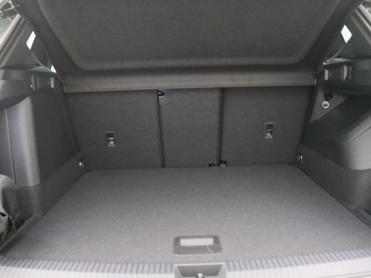 Volkswagen Tiguan 1.5 eHybrid R-Line Edition 272PK DSG Pano-Schuifdak, Black Style, Achteruitrijcamera, Trekhaak, 2... ActivLease financial lease