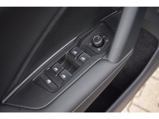 Volkswagen Tiguan 1.5 eHybrid R-Line | HARMAN KARDON | PANO | BLACK PACK | BOMVOL ActivLease financial lease